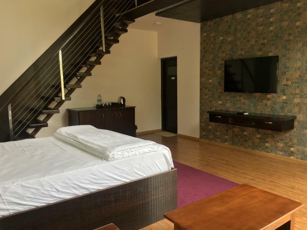 Silvertip Cafe & Homestay Kotagiri Exterior photo